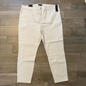 Banana Republic NWT Pure White High Rise Slim Jeans Plus Size 35 / 20.       4